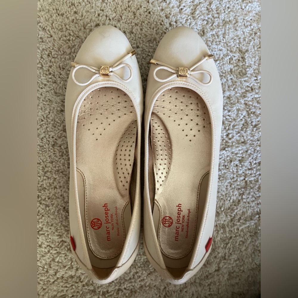 Marc Joseph New York Women’s Size 8 1/2 Beige Flats with Bows